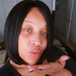 Meet your Posher, Takia